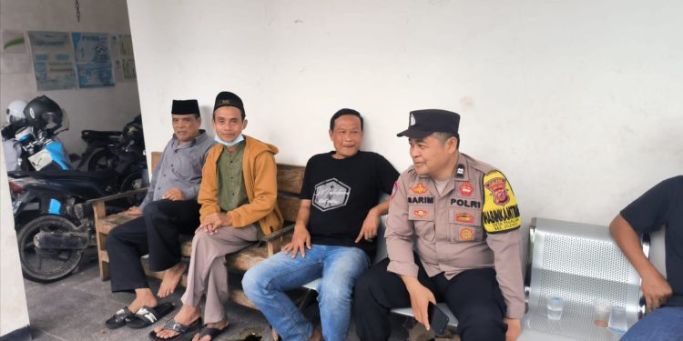 Lakukan Sambang Masyarakat, Bhabinkamtibmas Polsek Plered Sampaikan Bahaya Judi Online