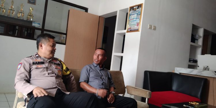 Untuk Ketahanan Pangan, Bhabinkamtibmas Polsek Plered Ajak Warga Manfaatkan Pekarangan Rumah