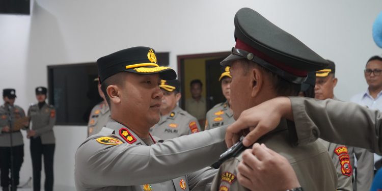 Jelang Pensiun, Personel Polres Purwakarta Diberikan Kenaikan Pangkat