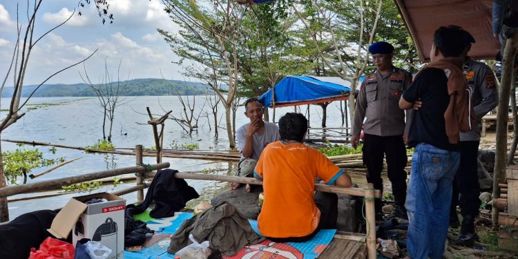 Jaga Keamanan Masyarakat, Sat Polairud Polres Purwakarta Lakukan Sambang Masyarakat Pesisir