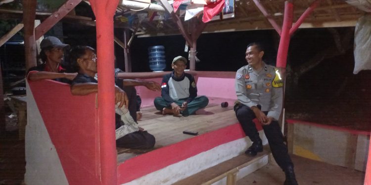 BHABINKAMTIBMAS DESA CITAMIANG POLSEK MANIIS MELAKSANAKAN SAMBANG/DOR TO DORR KEPADA TOKOH MASYARAKAT DESA CITAMIANG KEC. MANIIS