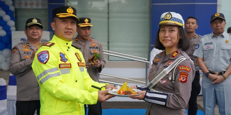 Kapolres Purwakarta Pimpin Apel Pagi Fungsi Lantas