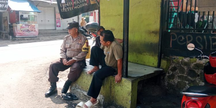 Bhabinkamtibmas Melakukan Sambang Dan Patroli Dialogis Dengan Masyarakat Sekaligus Menghimbau Untuk Selalu Meningkatkan Kewaspadaan Dan Keamanan