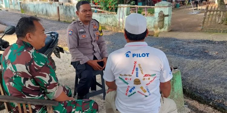 Berdialog dengan Warga, TNI-Polri Cibatu Pastikan Situasi Tetap Terkendali