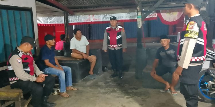 Bhabinkamtibmas Polsek Cibatu dan Babinsa Sapa Warga Binaan di Cipinang