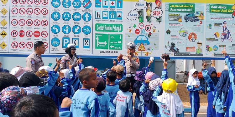 Lewat Program Polsanak, Satlantas Polres Purwakarta Sampaikan Edukasi Beretika Berlalulintas