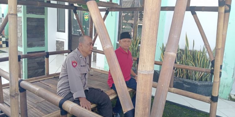 Bhabinkamtibmas Polsek Pasawahan Sambangi Kades Sawah Kulon, Ajak Warga Jaga Kamtibmas