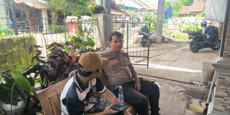 Polsek Plered Sosialisasikan Pengaduan Polri Dalam Kegiatan Sambang Masyarakat