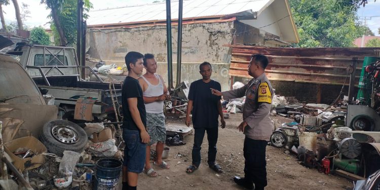 Bhabinkamtibmas Polsek Pasawahan Berikan Imbauan Kepada Pengepul Barang Bekas / Rongsokan