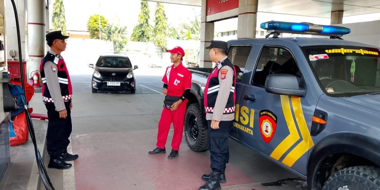 Bhabinkamtibmas dan Babinsa Desa Cipancur Jalin Sinergitas Dalam Kegiatan Sambang Warga