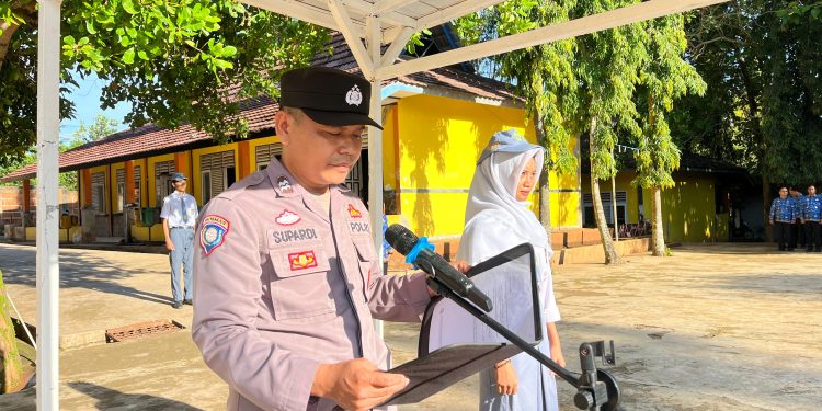 Bhabinkamtibmas dan Babinsa Desa Karyamekar Duduk Bareng Bersama Warga, Bahas Kondusivitas Lingkungan