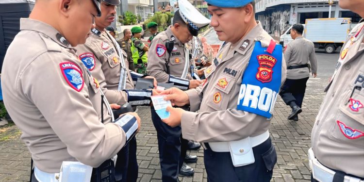 Tingkatkan Kedisiplinan, Kanit Propam Polsek Purwakarta Kota Gelar Gaktibplin di Pos Pam Pasar Jumat