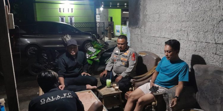 Sambang DDS Bhabinkamtibmas Polsek Pasawahan Untuk Desa Bungurjaya Ciptakan Keamanan Jelang Natal dan Tahun Baru