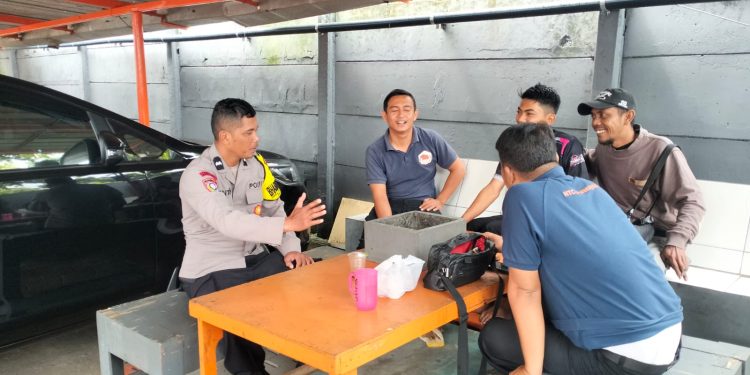 Bhabinkamtibmas Polsek Wanayasa Sambangi Warga, Sampaikan Pesan Kamtibmas