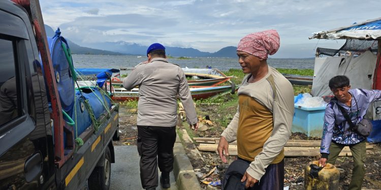 Sat Polairud Polres Purwakarta Sambangi Nelayan di Pesisir Waduk Jatiluhur