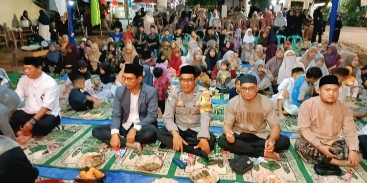 Pererat Silaturahmi, Bhabinkamtibmas Polsek Purwakarta Kota Hadiri Peringatan Isra Mi’raj di Kelurahan Ciseureuh