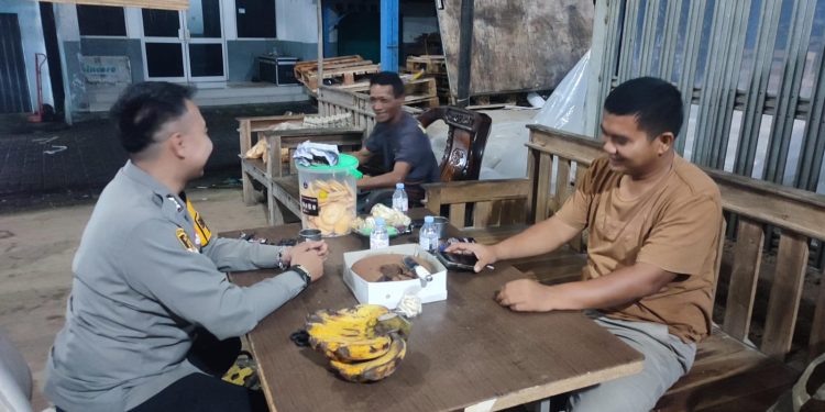 Bhabinkamtibmas Polsek Bungursari Polres Purwakarta Lakukan Sambang Malam, Jaga Keamanan Lingkungan