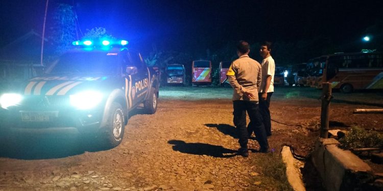 Bhabinkamtibmas Polsek Pasawahan Sambangi Warga Parakan Salam, Perkuat Harkamtibmas