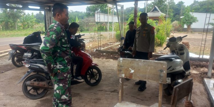 Sinergitas TNI-Polri, Bhabinkamtibmas Polsek Bungursari Polres Purwakarta dan Babinsa Sambang Warga, Perkuat Kamtibmas