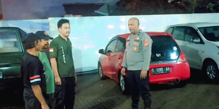 Pererat Silaturahmi, Bhabinkamtibmas Kelurahan Tegalmunjul Sambangi Warga Guna Serap Aspirasi Kamtibmas