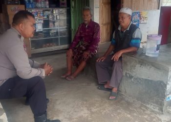 Ciptakan Kamtibmas Kondusif, Bhabinkamtibmas Desa Kembangkuning Sambang Warga