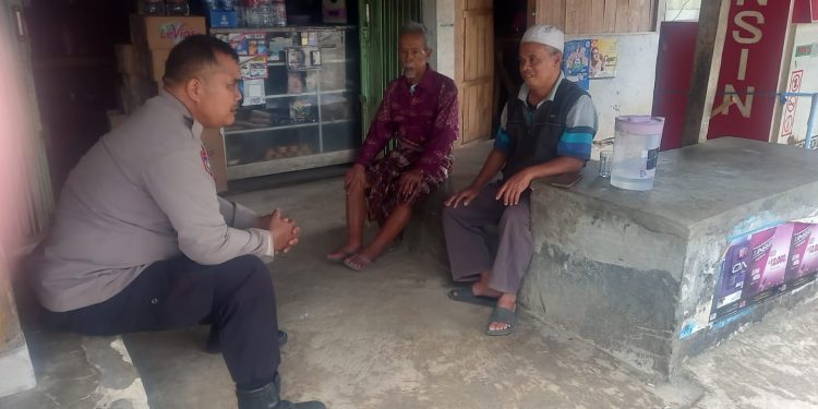 Ciptakan Kamtibmas Kondusif, Bhabinkamtibmas Desa Kembangkuning Sambang Warga