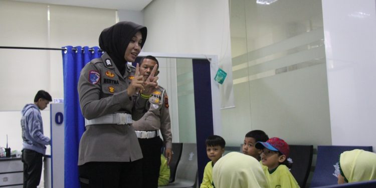 Polisi Sahabat Anak, Satlantas Polres Purwakarta Tanamkan Edukasi Lalu Lintas Sejak Dini