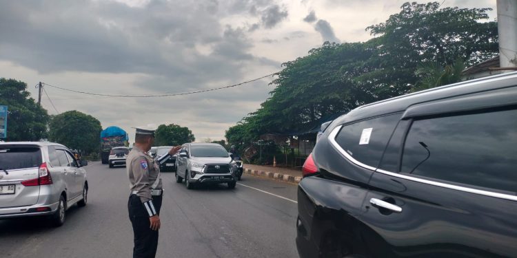 Polsek Bungursari Polres Purwakarta Laksanakan Pengaturan Lalu Lintas, Wujudkan Keamanan dan Kelancaran Jalan Raya