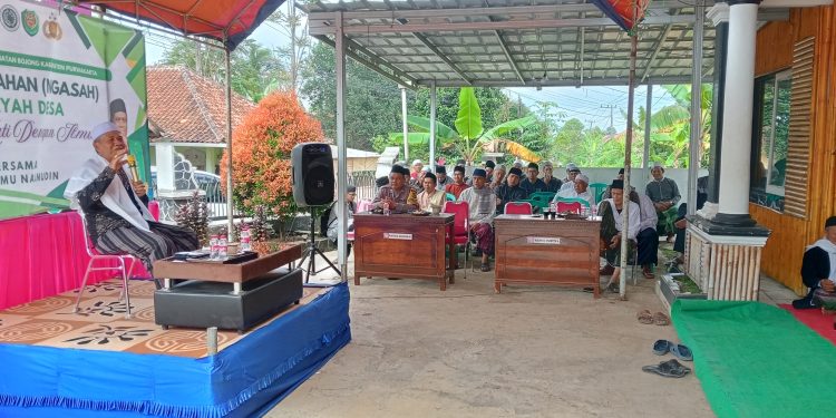 Anggota Polsek Bojong Amankan Giat Ngaji Syahriahan dan Peringatan Isra Mi’raj di Desa Cipeundeuy