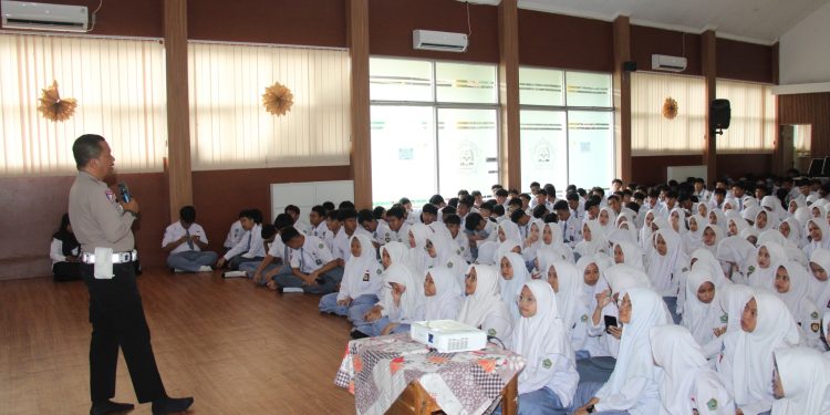 Polantas Menyapa MAN Purwakarta, Polres Purwakarta Edukasi Safety Riding untuk Generasi Muda