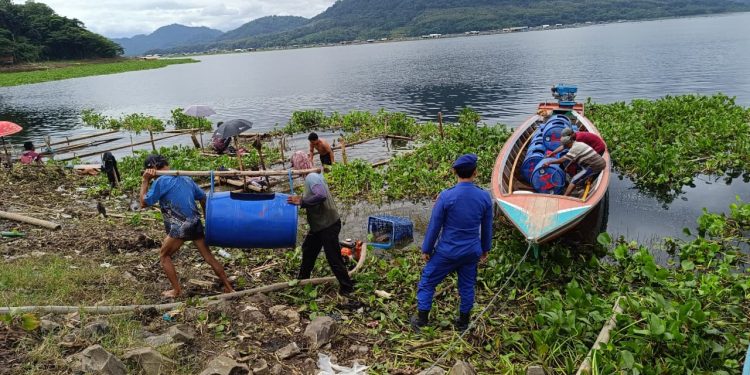 Cegah Gangguan Transportasi Air, Satpolairud Polres Purwakarta Deteksi Dini Hamparan Eceng Gondok di Waduk Jatiluhur