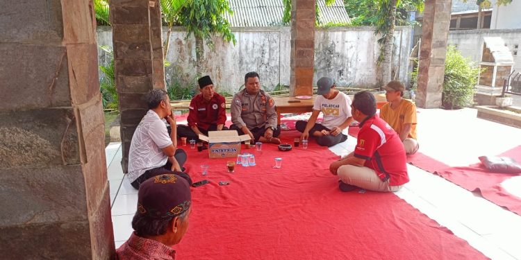 Lakukan Silaturahmi Kamtibmas, Polsek Plered Sampaikan Hotline Pelayanan Polri 110