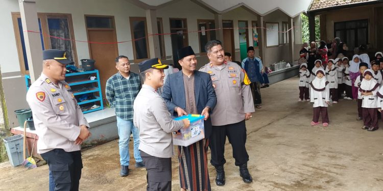 Kapolres Purwakarta Laksanakan Kunjungan Kerja ke Polsek Bojong