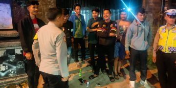 Patroli Malam, Personel Polsek Jatiluhur Berikan Himbauan kepada Pemuda