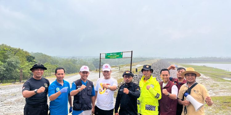 Kapolsek Sukasari Gelar Kegiatan Ngosrek Bareng di Wisata Paranggombong