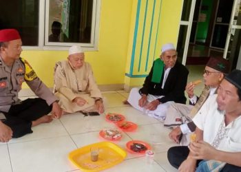 Sambang Tokoh Agama, Cara Humanis Polsek Cibatu Jaga Keamanan Desa Karyamekar