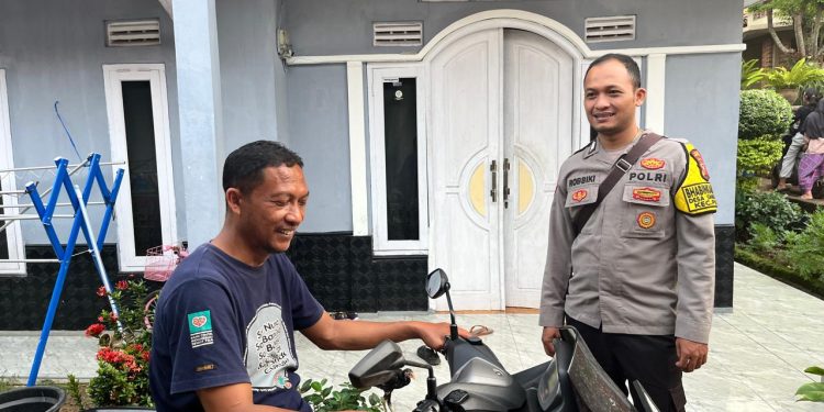 Polsek Plered Sosialisasikan Bahaya Narkoba, Saat Patroli Malam