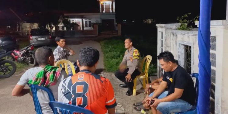 Polri Hadir untuk Masyarakat, Bhabinkamtibmas Desa Cikadu Gelar Sambang Kamtibmas