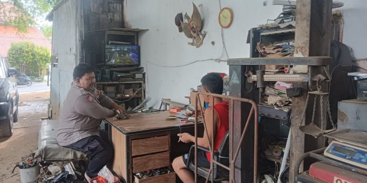 Duduk Bareng Warga, Bhabinkamtibmas Lebak Anyar Serap Aspirasi Masyarakat