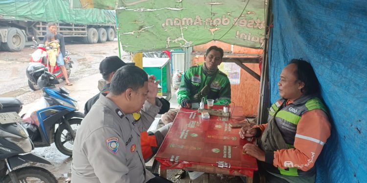 Bhabinkamtibmas Polsek Bungursari Sambang Komunitas Ojek Online, Sampaikan Pesan Kamtibmas