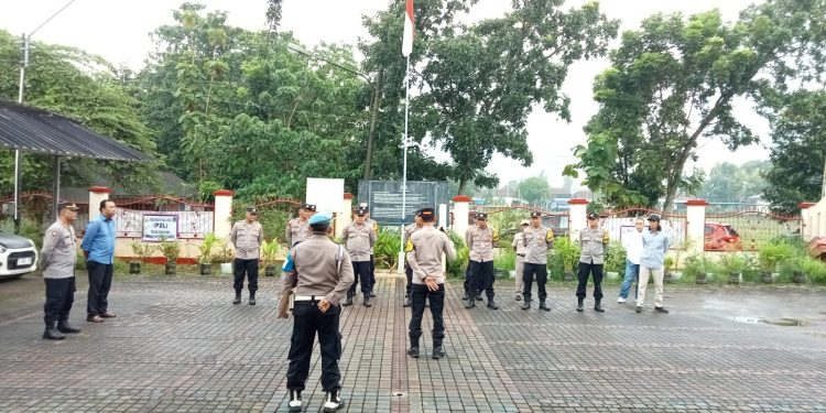 Kapolsek Cibatu Pimpin Apel Pagi, Tekankan Disiplin, Keselamatan, dan Pelayanan Prima