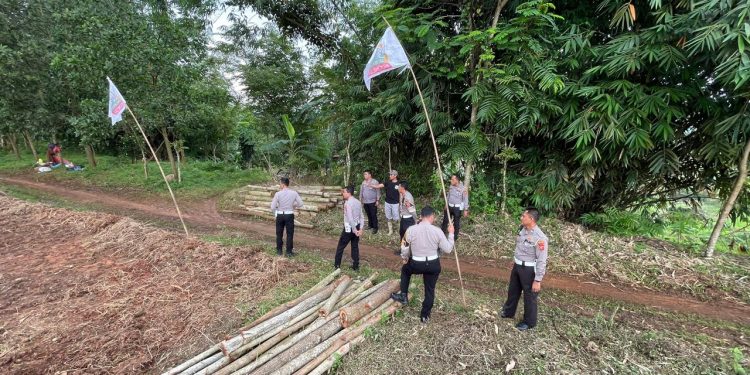 Tak Hanya Jaga Lalu Lintas, Sat Lantas Polres Purwakarta Dukung Ketahanan Pangan Lewat Penanaman Jagung