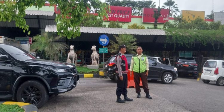 Patroli Siang Hari, Personel Polsek Darangdan Sambangi Petugas Security Rest Area KM 97 B