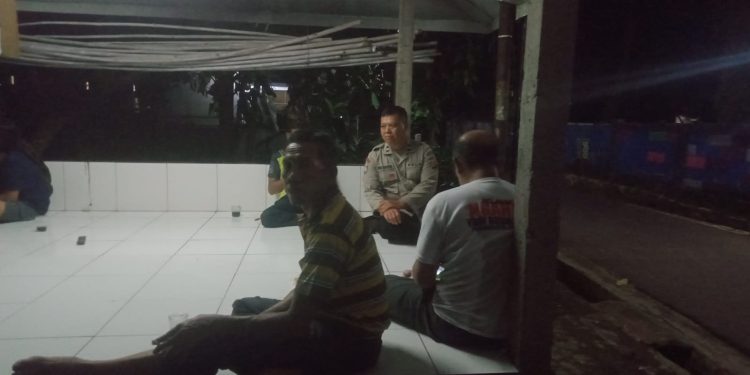 Bhabinkamtibmas Pasawahan Kidul Dampingi Ronda Malam, Wujudkan Kamtibmas Kondusif