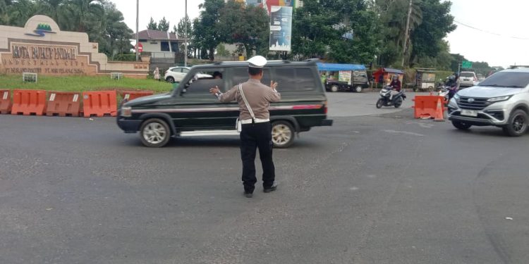 Polsek Bungursari Polres Purwakarta Laksanakan Protap Pagi, Hadirkan Pelayanan Prima di Jam Sibuk