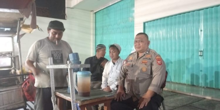 Bhabinkamtibmas Lebak Anyar Intensifkan Sambang Malam, Tekan Potensi Kejahatan Jalanan