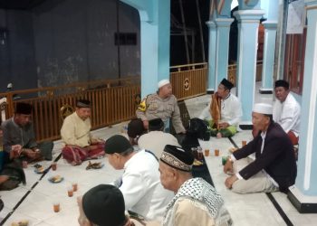 Bhabinkamtibmas Polsek Pasawahan Sambangi Jamaah Masjid AL-BAROKAH Sampaikan Pesan Kamtibmas dan Jaga Ukhuwah Islamiyah