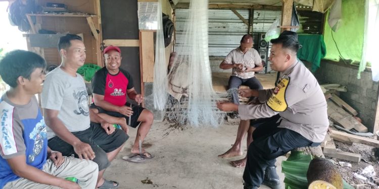 Kapolsek Pasawahan Bersama Bhabinkamtibmas Sambang Warga Desa Tanjungsari, Sampaikan Imbauan Kamtibmas