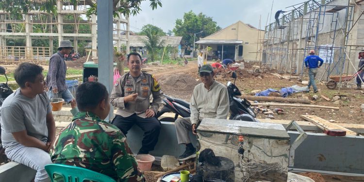 Tunjukkan Sinergitas TNI–Polri, Polsek Bungursari Polres Purwakarta Sambang Warga Jaga Kamtibmas