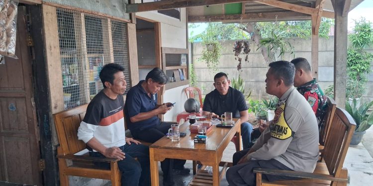Melalui Sambang Warga, TNI–Polri di Ciparungsari Perkuat Komunikasi dengan Masyarakat